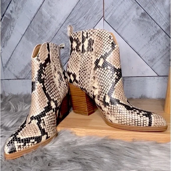 MARC FISHER NWOB ANNABEL WESTERN HEELED SNAKESKIN BOOTIE - Picture 4 of 9